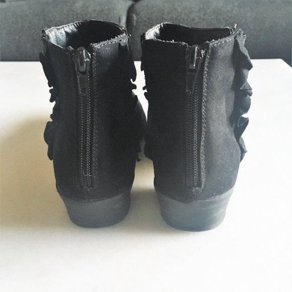JustFab black chelsea ankle boots / bootie ruffles - Picture 11 of 11